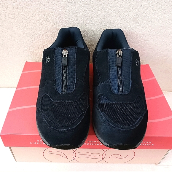 Easy Spirit - Picture 2 of 4